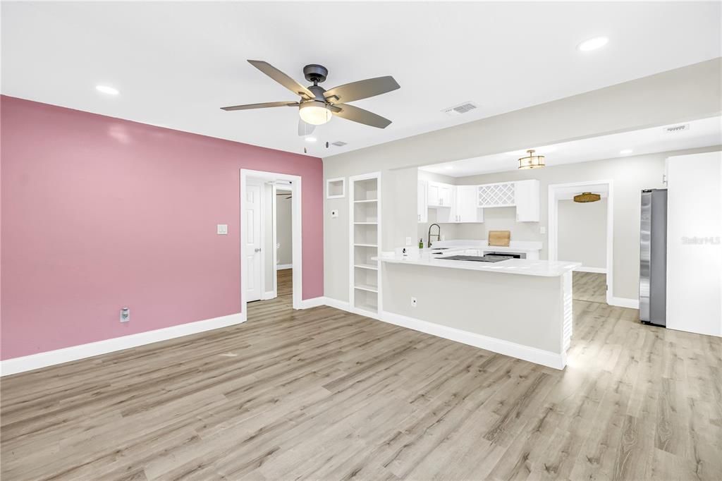 На продажу: $285,000 (3 спален, 1 ванн, 990 Квадратных фут)