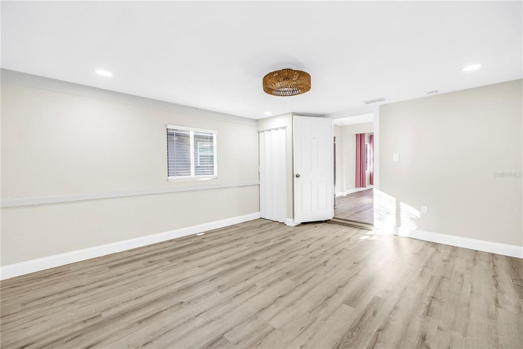 На продажу: $285,000 (3 спален, 1 ванн, 990 Квадратных фут)