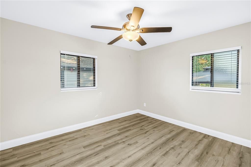 На продажу: $285,000 (3 спален, 1 ванн, 990 Квадратных фут)