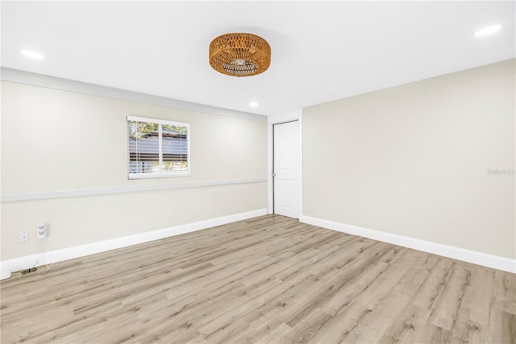 На продажу: $285,000 (3 спален, 1 ванн, 990 Квадратных фут)