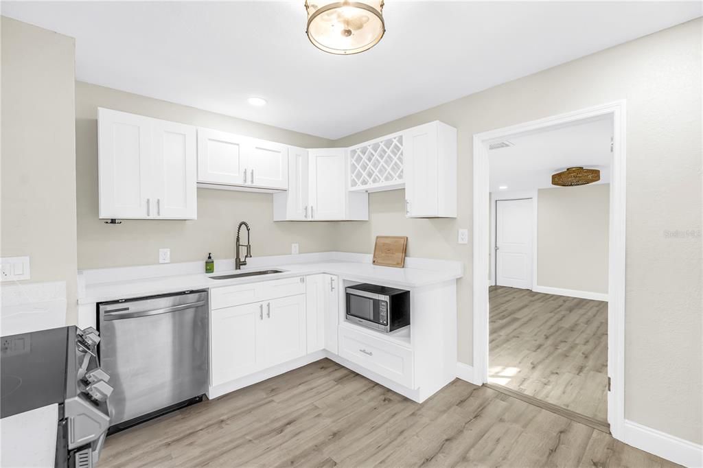 На продажу: $285,000 (3 спален, 1 ванн, 990 Квадратных фут)