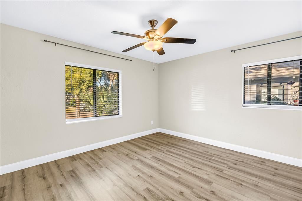 На продажу: $285,000 (3 спален, 1 ванн, 990 Квадратных фут)