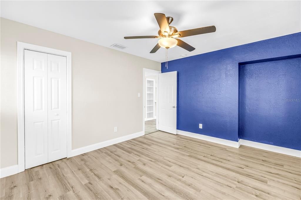 На продажу: $285,000 (3 спален, 1 ванн, 990 Квадратных фут)