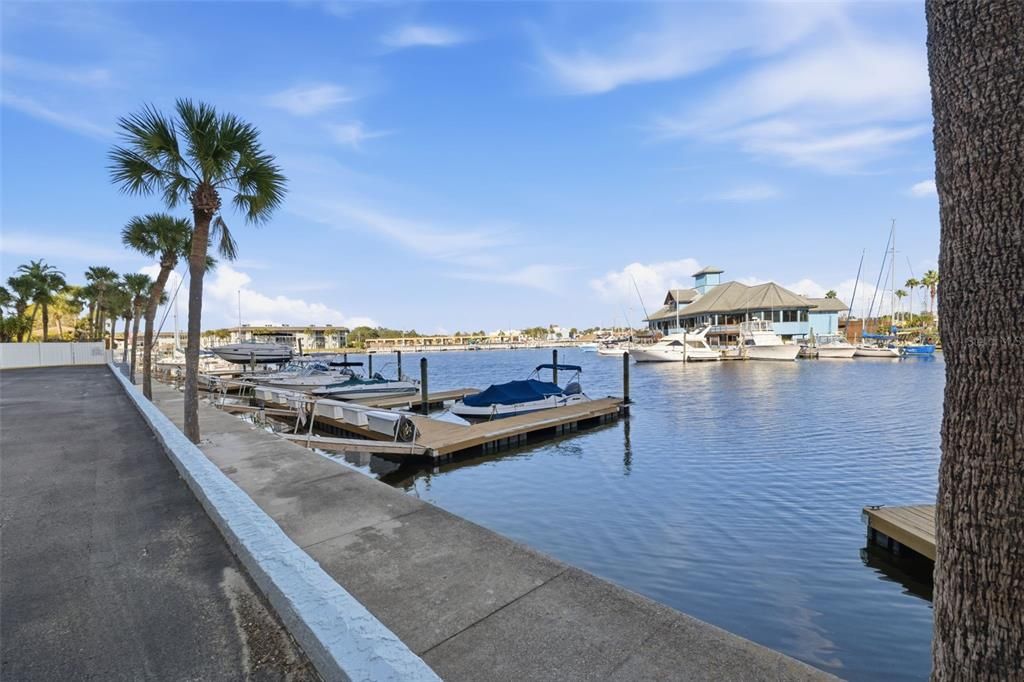 For Sale: $155,000 (2 beds, 2 baths, 959 Square Feet)