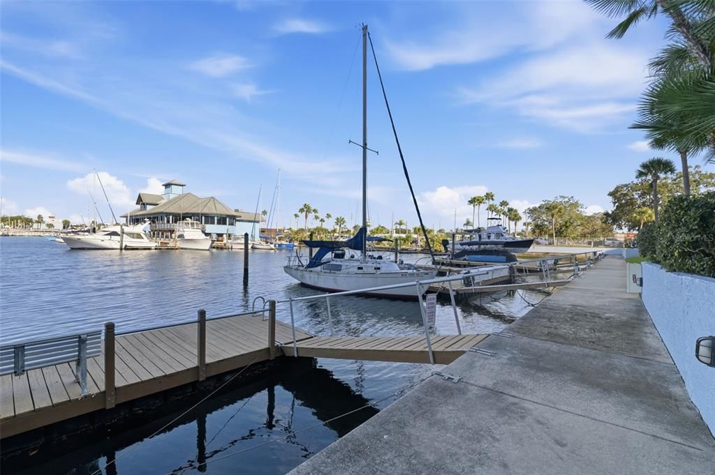 For Sale: $155,000 (2 beds, 2 baths, 959 Square Feet)