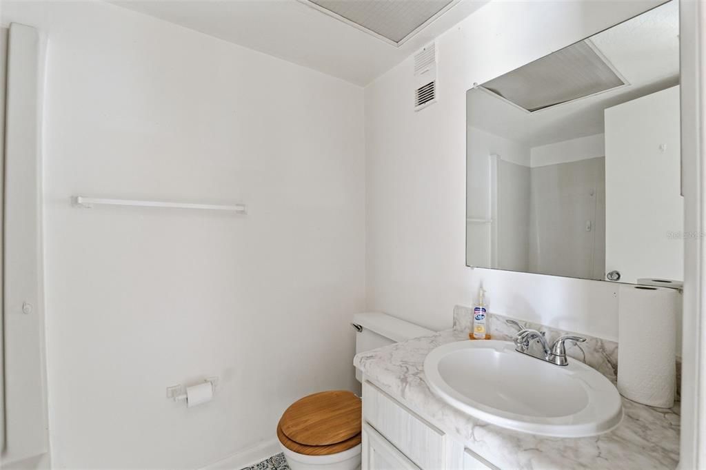 For Sale: $155,000 (2 beds, 2 baths, 959 Square Feet)