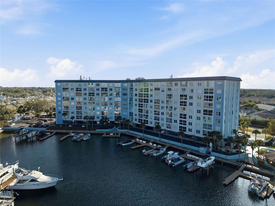 For Sale: $155,000 (2 beds, 2 baths, 959 Square Feet)