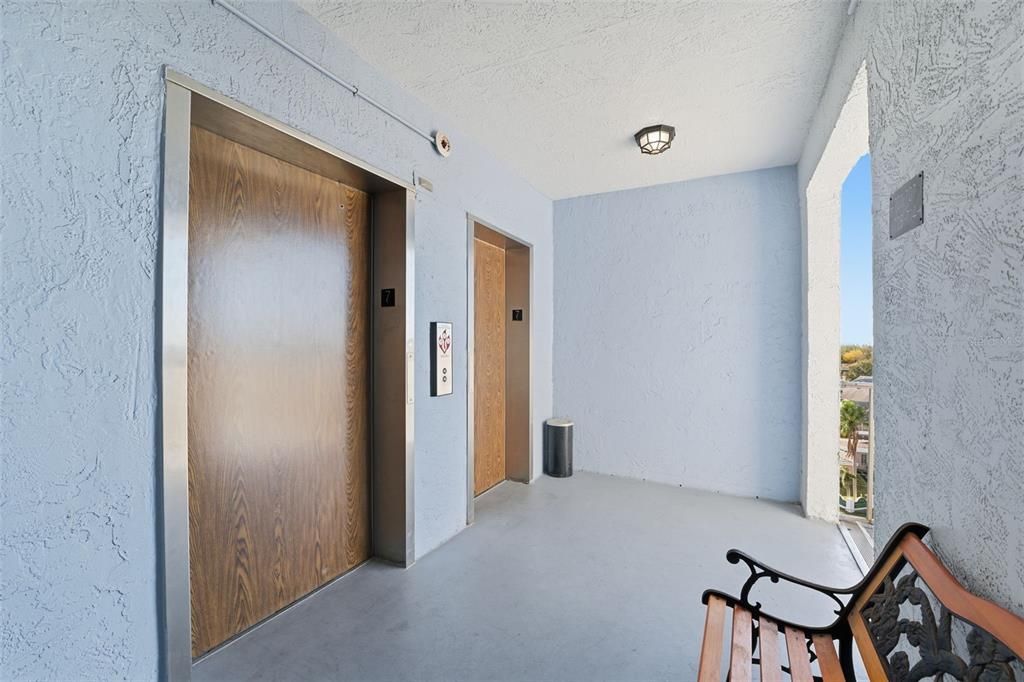 For Sale: $155,000 (2 beds, 2 baths, 959 Square Feet)