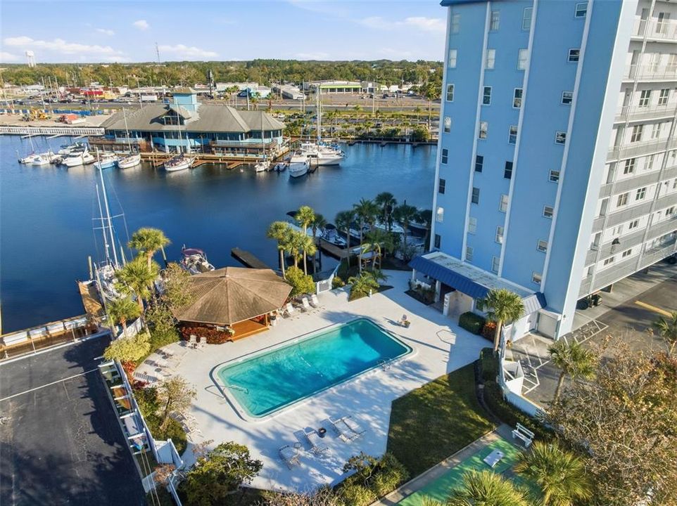 For Sale: $155,000 (2 beds, 2 baths, 959 Square Feet)