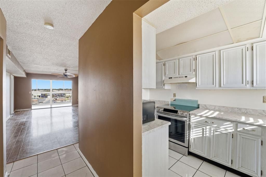 For Sale: $155,000 (2 beds, 2 baths, 959 Square Feet)