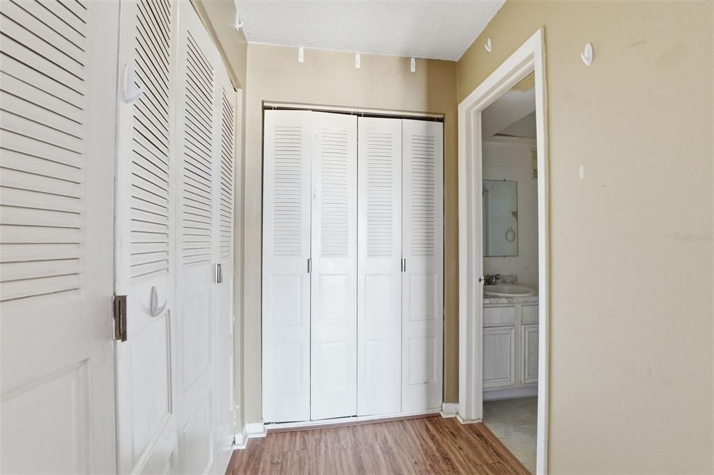 For Sale: $155,000 (2 beds, 2 baths, 959 Square Feet)