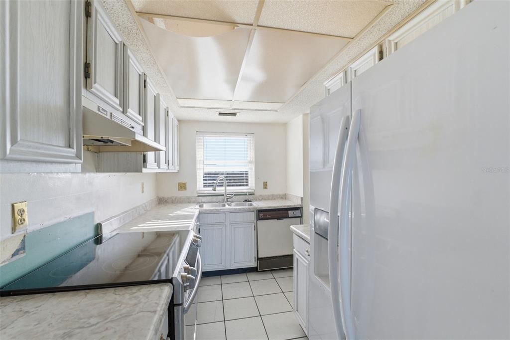 For Sale: $155,000 (2 beds, 2 baths, 959 Square Feet)