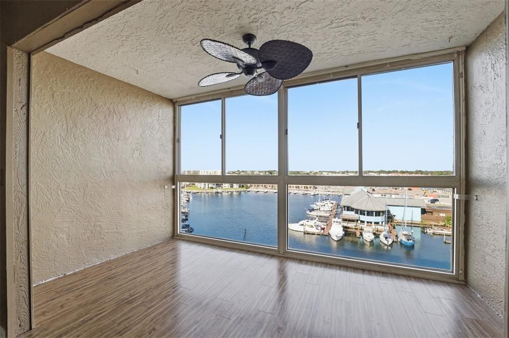 For Sale: $155,000 (2 beds, 2 baths, 959 Square Feet)