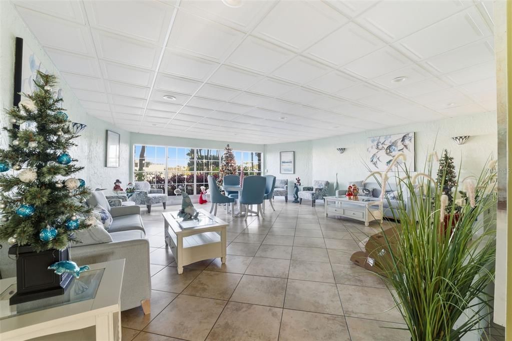 For Sale: $155,000 (2 beds, 2 baths, 959 Square Feet)