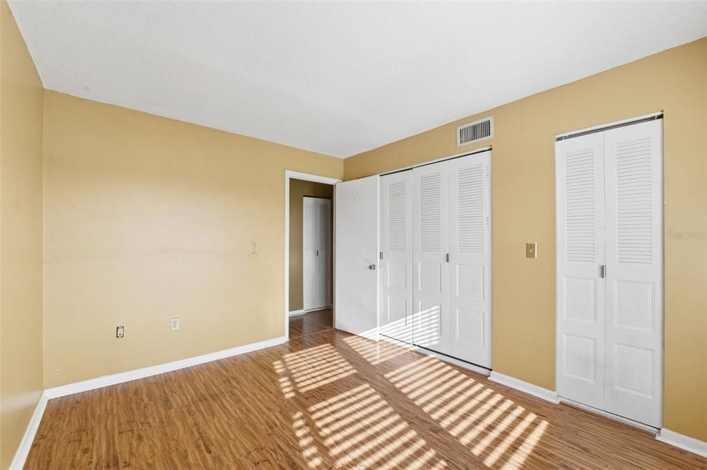 For Sale: $155,000 (2 beds, 2 baths, 959 Square Feet)