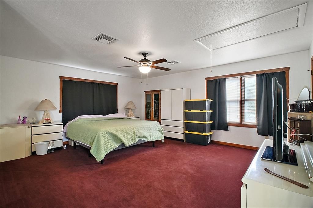 For Sale: $445,000 (3 beds, 2 baths, 1943 Square Feet)