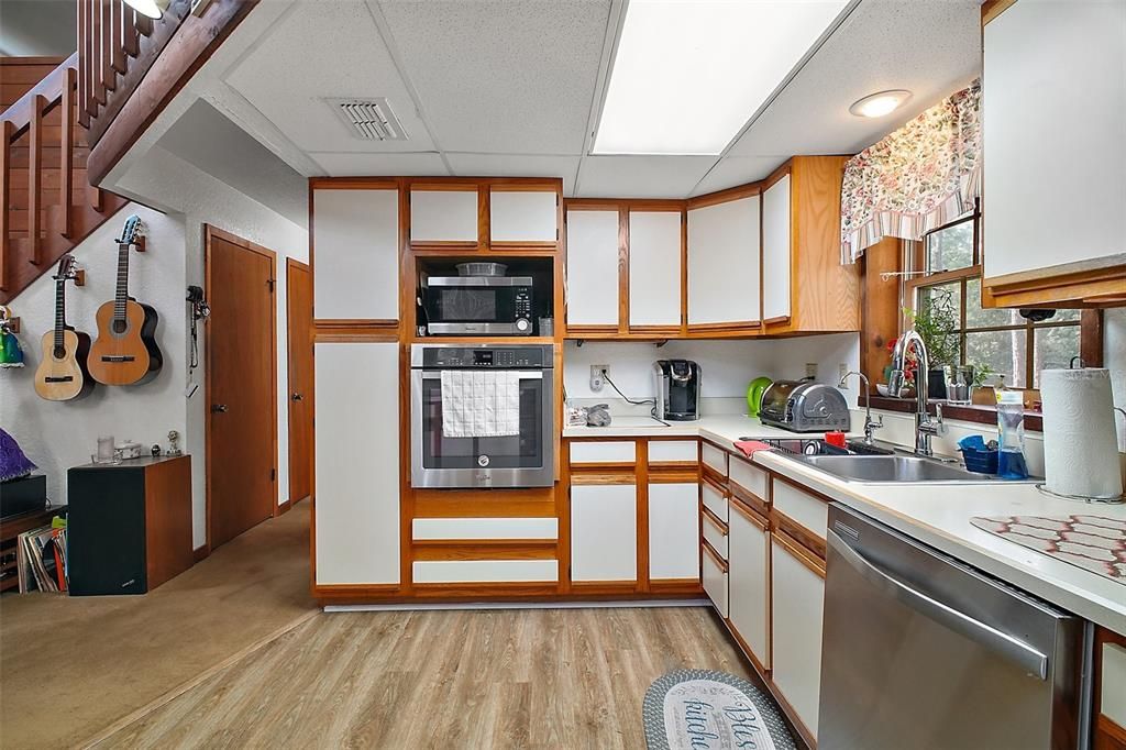 For Sale: $445,000 (3 beds, 2 baths, 1943 Square Feet)