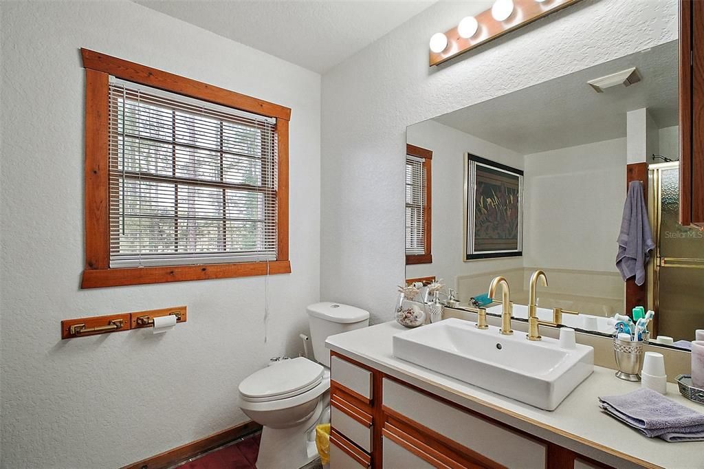 For Sale: $445,000 (3 beds, 2 baths, 1943 Square Feet)