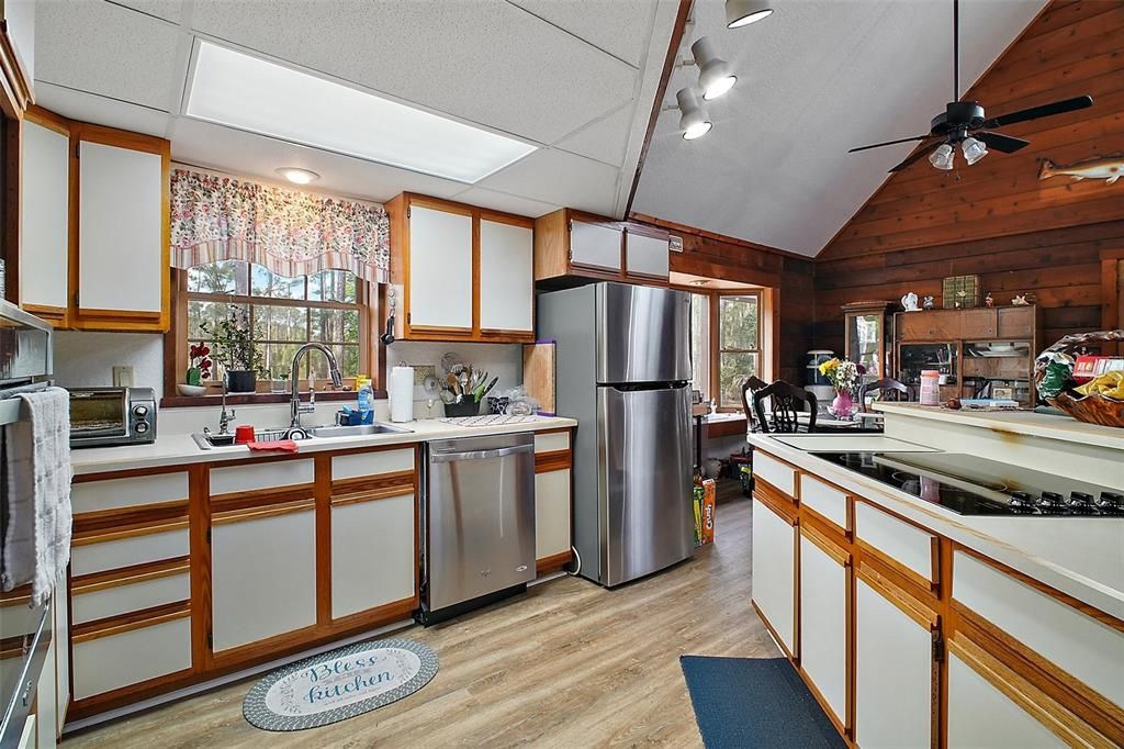 For Sale: $445,000 (3 beds, 2 baths, 1943 Square Feet)