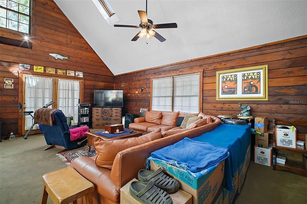 For Sale: $445,000 (3 beds, 2 baths, 1943 Square Feet)