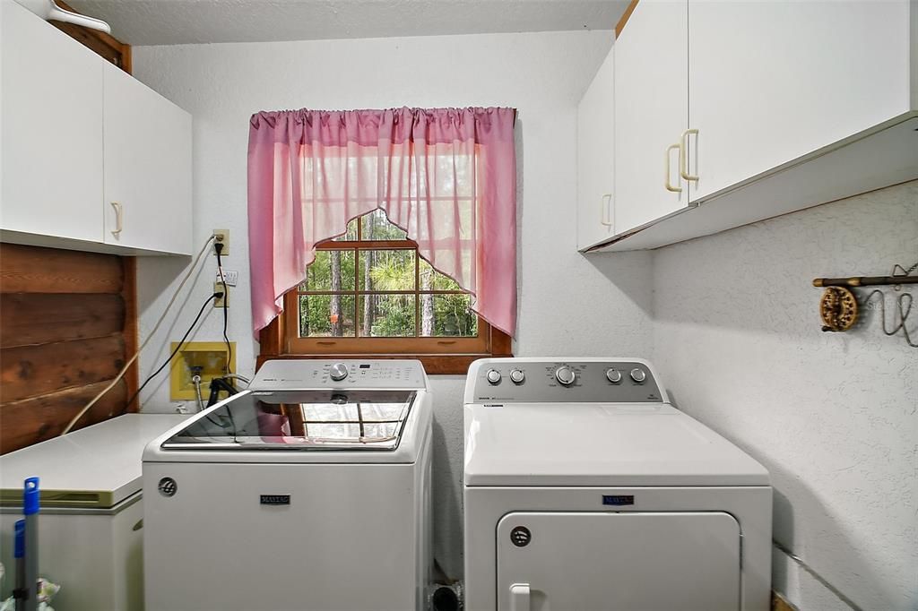 For Sale: $445,000 (3 beds, 2 baths, 1943 Square Feet)