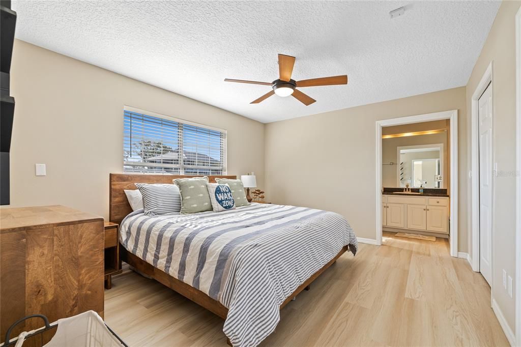 For Sale: $449,000 (2 beds, 2 baths, 1320 Square Feet)