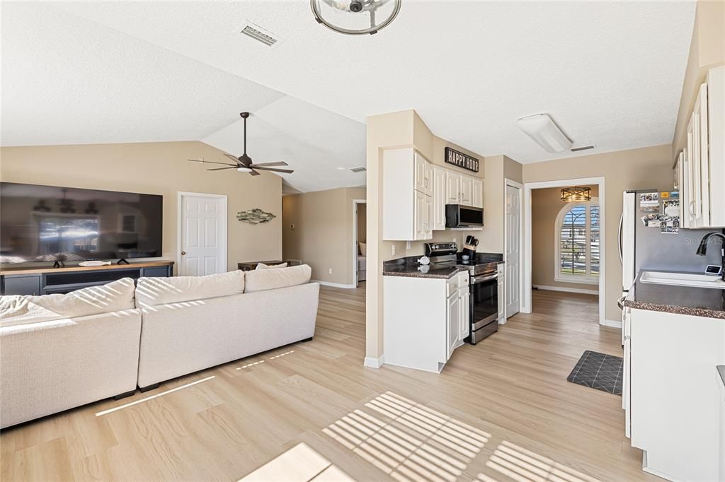 For Sale: $449,000 (2 beds, 2 baths, 1320 Square Feet)