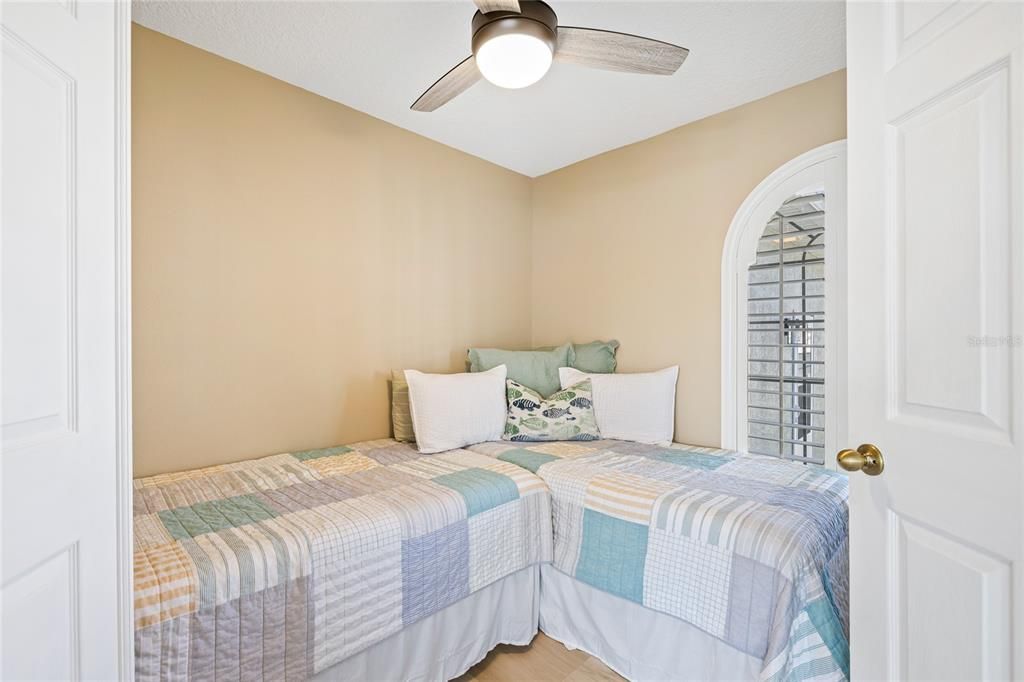 For Sale: $449,000 (2 beds, 2 baths, 1320 Square Feet)