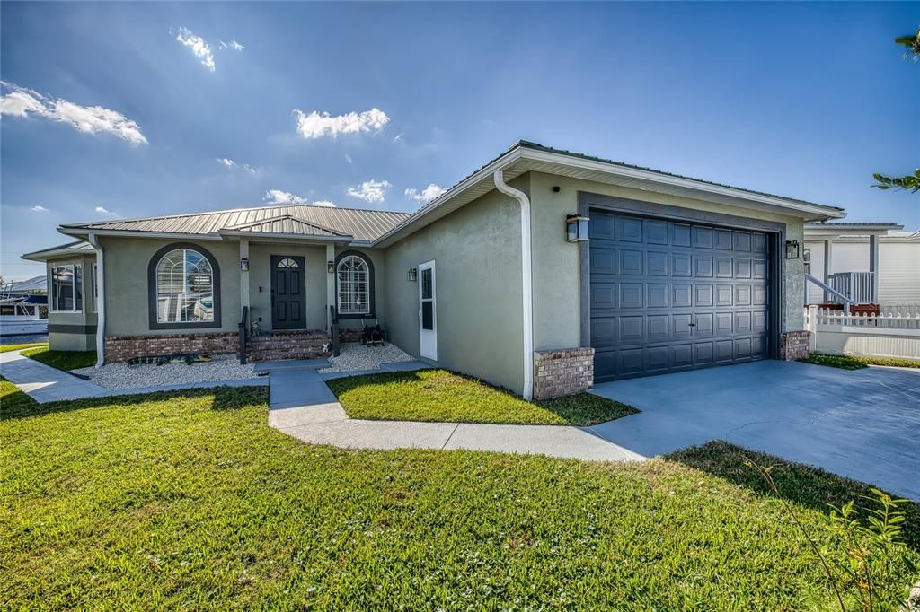 For Sale: $449,000 (2 beds, 2 baths, 1320 Square Feet)