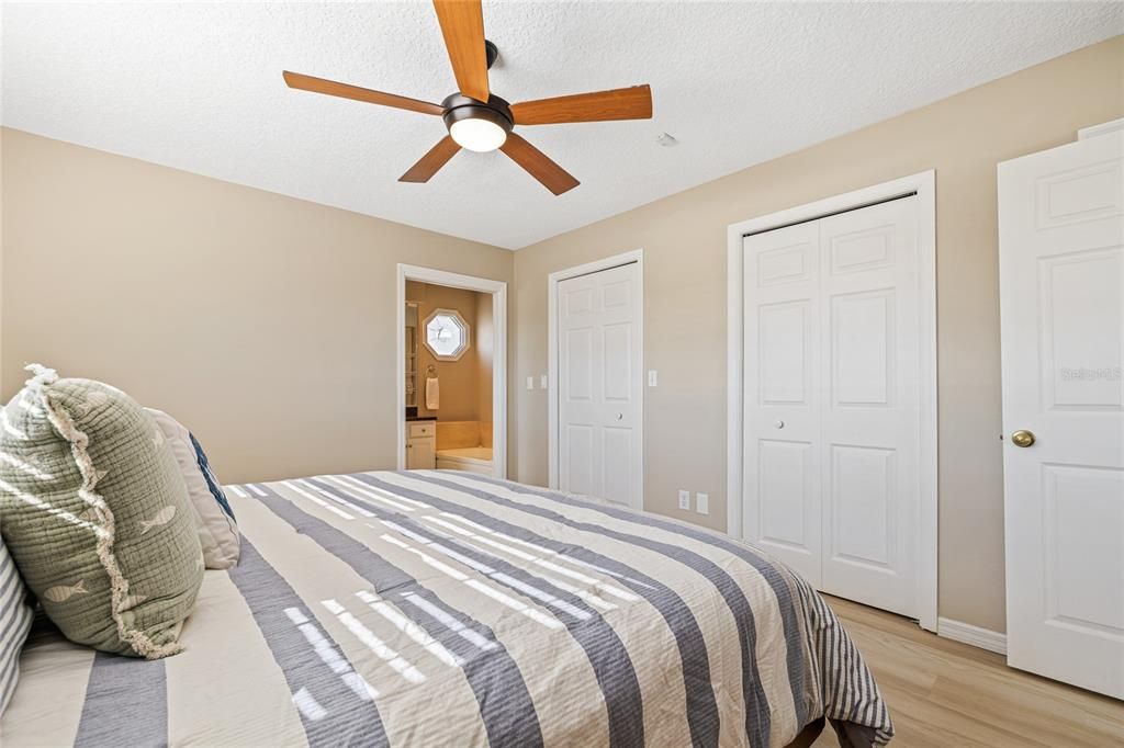 For Sale: $449,000 (2 beds, 2 baths, 1320 Square Feet)