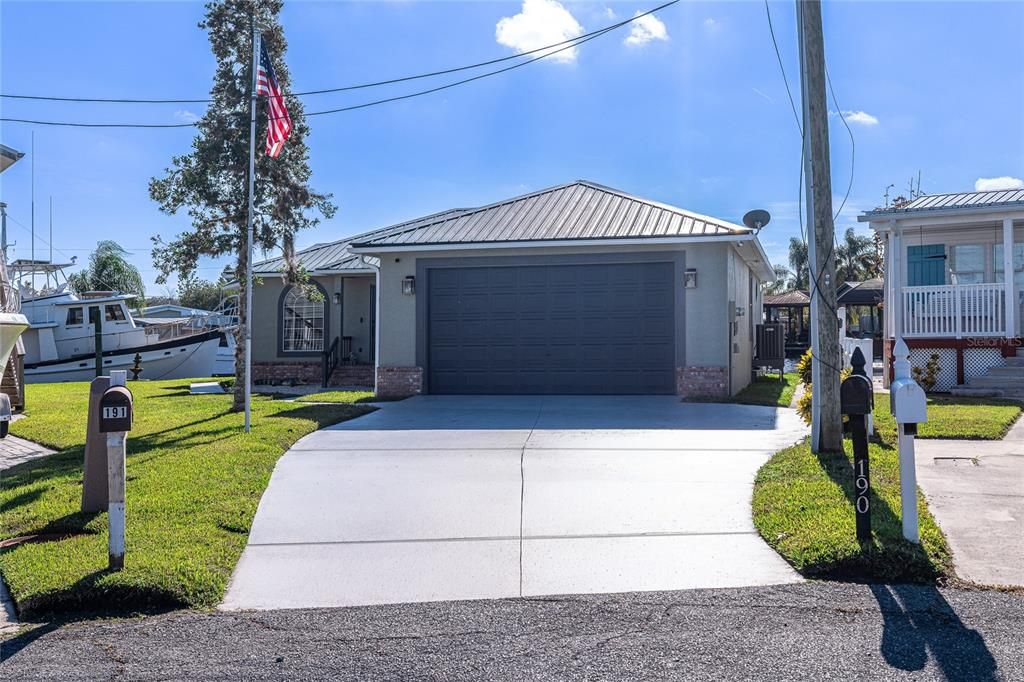 For Sale: $449,000 (2 beds, 2 baths, 1320 Square Feet)