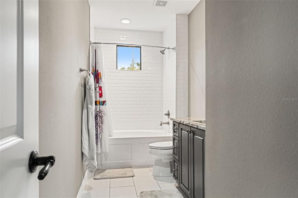 En Venta: $1,295,000 (3 camas, 3 baños, 2478 Pies cuadrados)