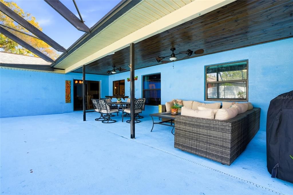 For Sale: $425,000 (4 beds, 2 baths, 1936 Square Feet)