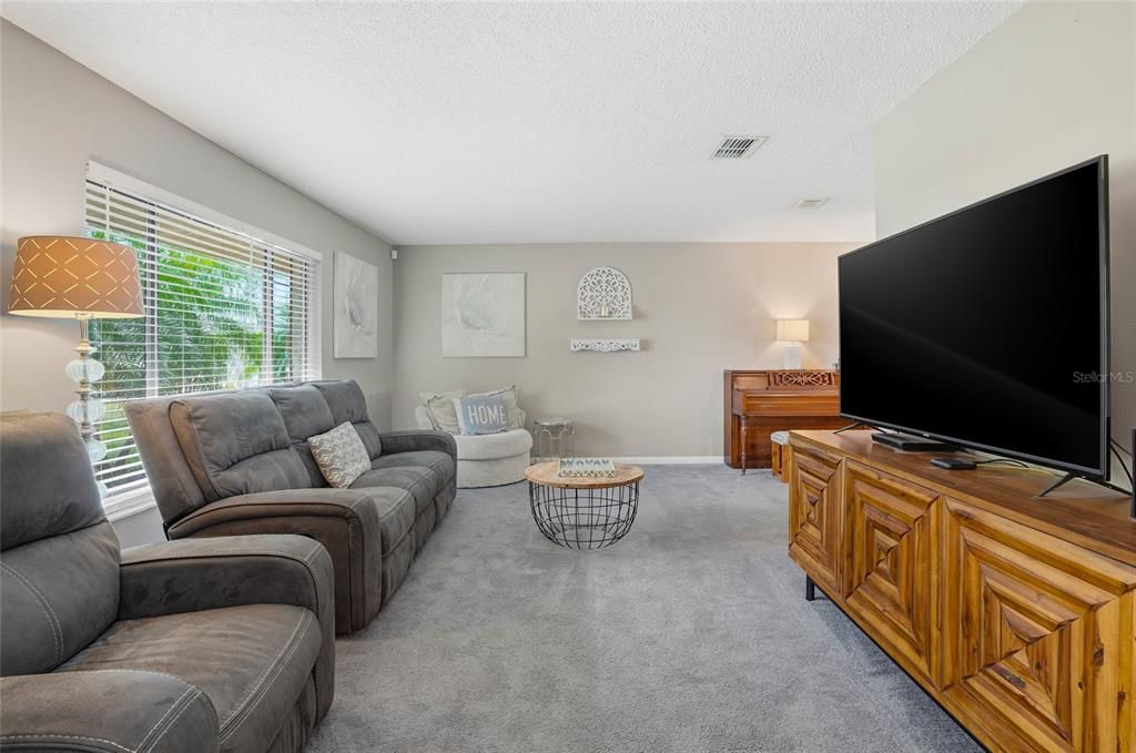 For Sale: $425,000 (4 beds, 2 baths, 1936 Square Feet)