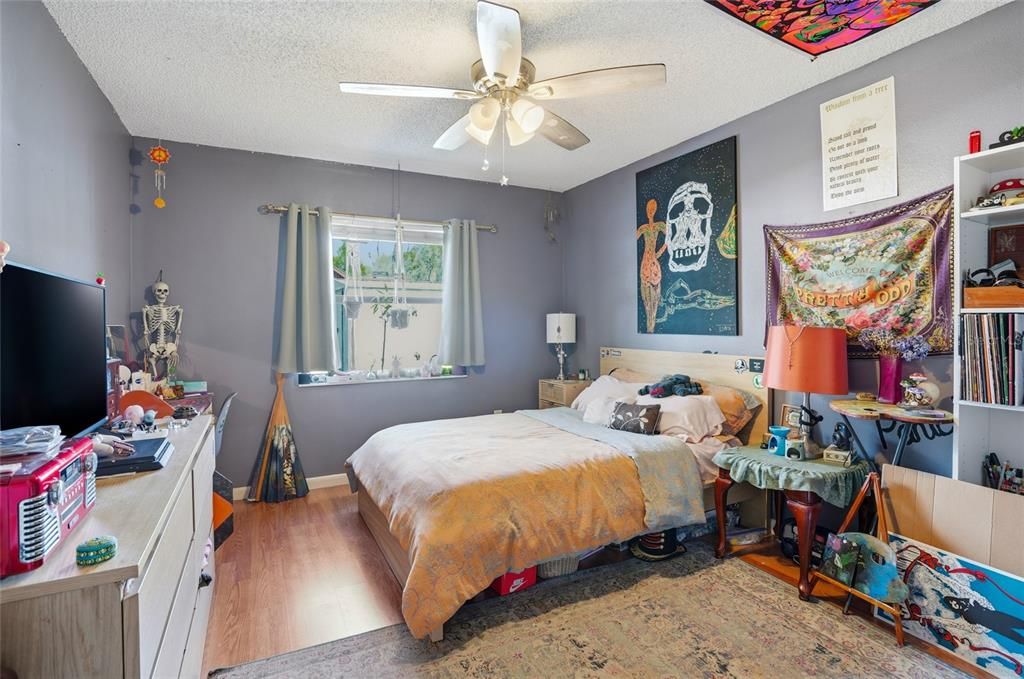 For Sale: $425,000 (4 beds, 2 baths, 1936 Square Feet)