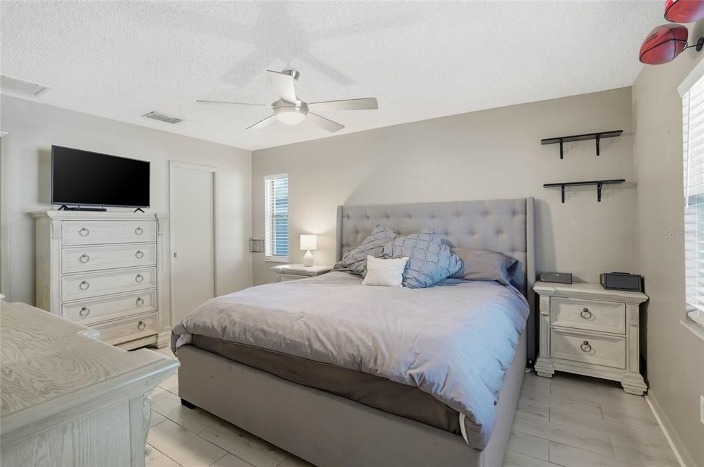 For Sale: $425,000 (4 beds, 2 baths, 1936 Square Feet)