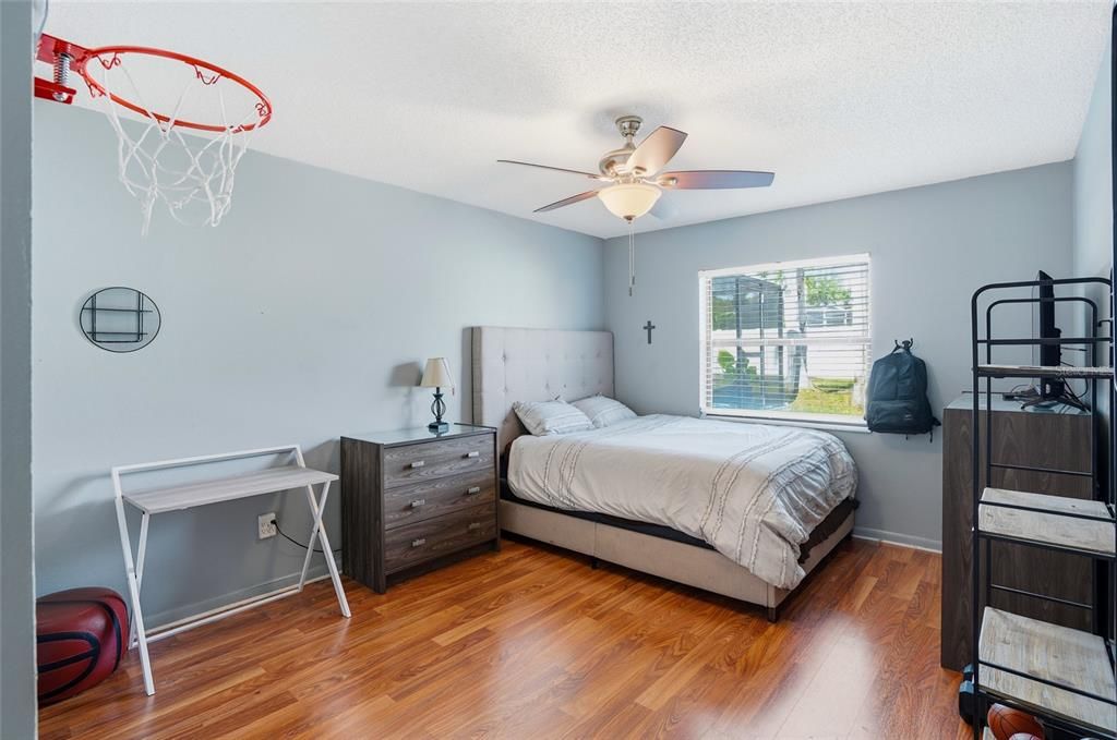 For Sale: $425,000 (4 beds, 2 baths, 1936 Square Feet)