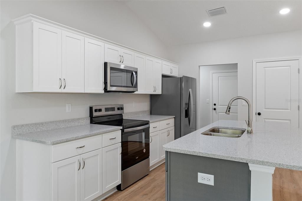 На продажу: $269,900 (3 спален, 2 ванн, 1462 Квадратных фут)