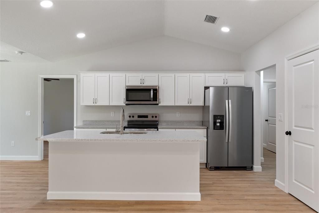 На продажу: $269,900 (3 спален, 2 ванн, 1462 Квадратных фут)