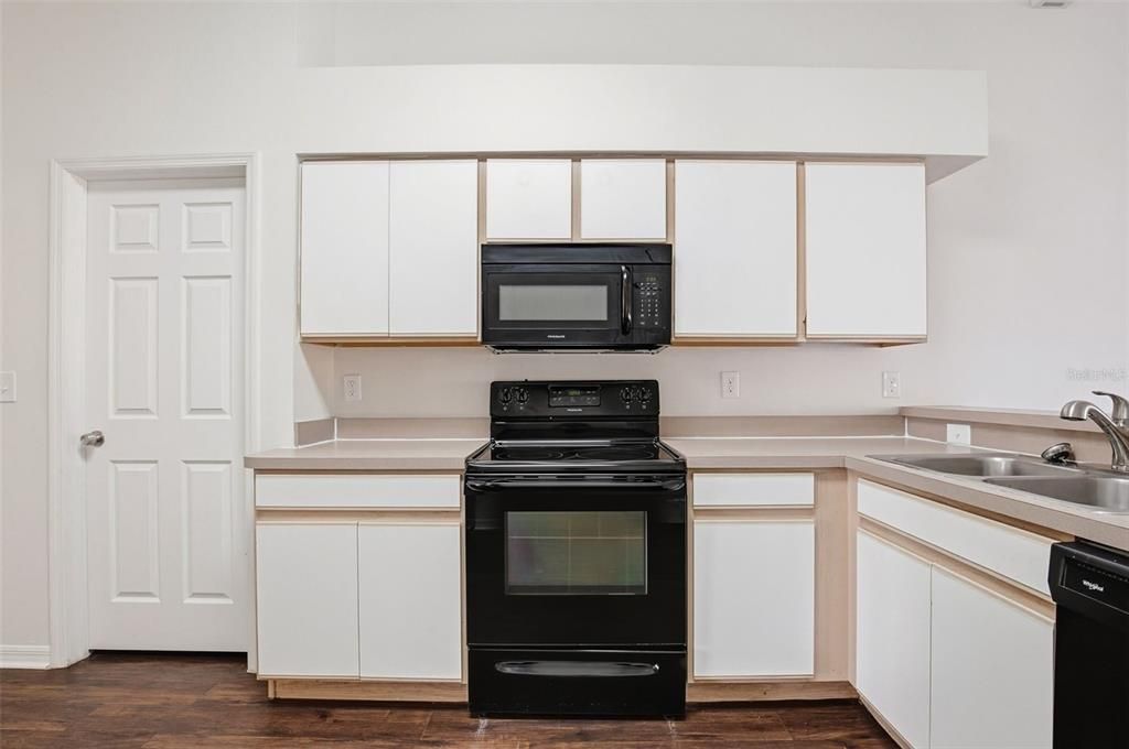 待售: $284,900 (3 贝兹, 2 浴室, 1294 平方英尺)