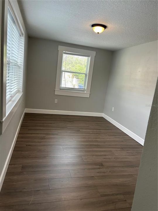 出租: $3,000 (5 贝兹, 2 浴室, 1743 平方英尺)