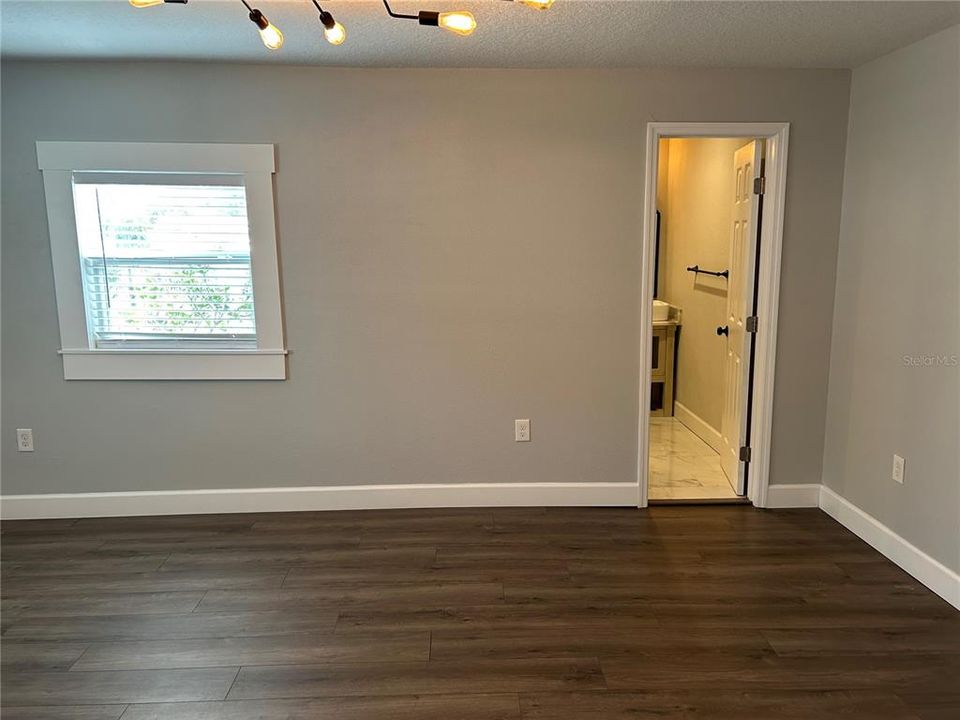 出租: $3,000 (5 贝兹, 2 浴室, 1743 平方英尺)