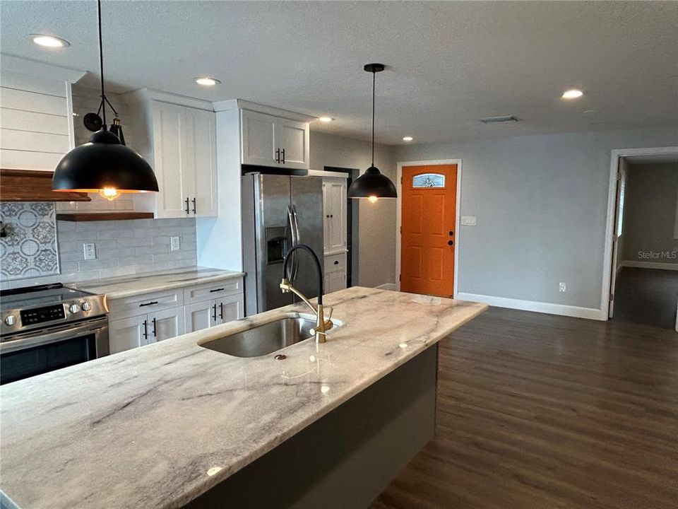 出租: $3,000 (5 贝兹, 2 浴室, 1743 平方英尺)