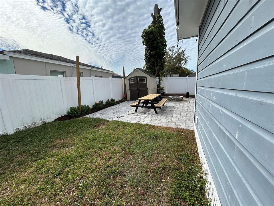 出租: $3,000 (5 贝兹, 2 浴室, 1743 平方英尺)