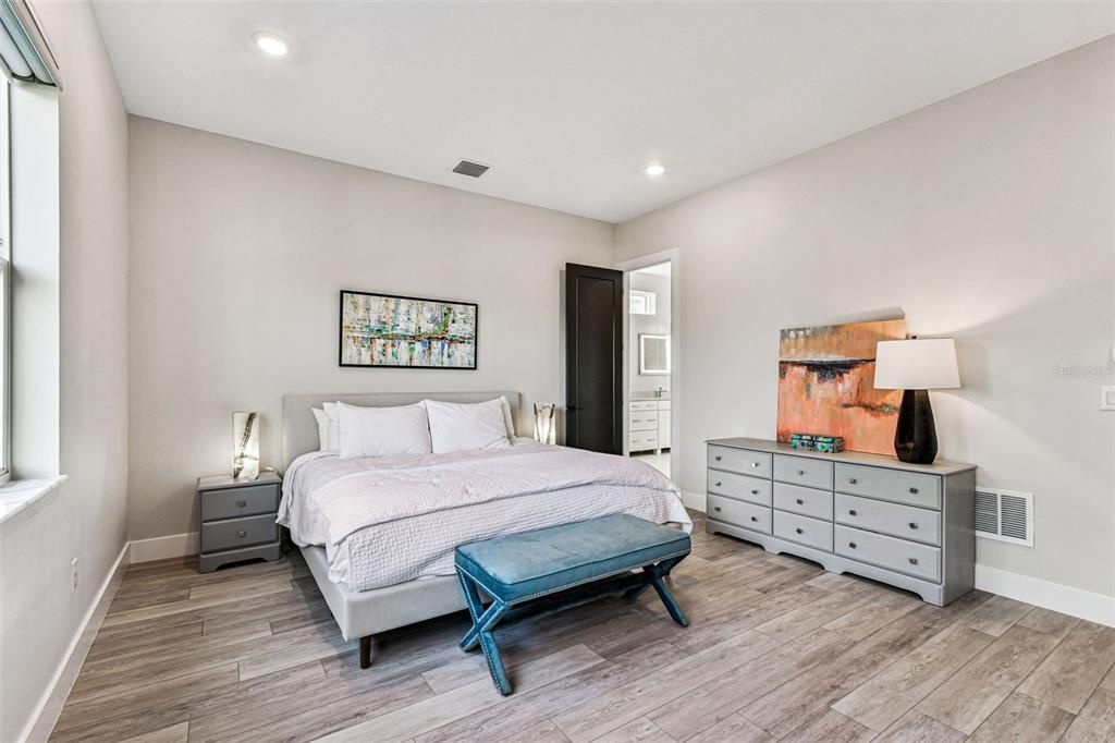 En Venta: $1,365,000 (4 camas, 3 baños, 2780 Pies cuadrados)