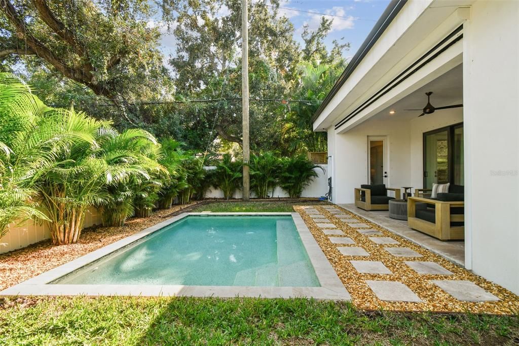 En Venta: $1,365,000 (4 camas, 3 baños, 2780 Pies cuadrados)