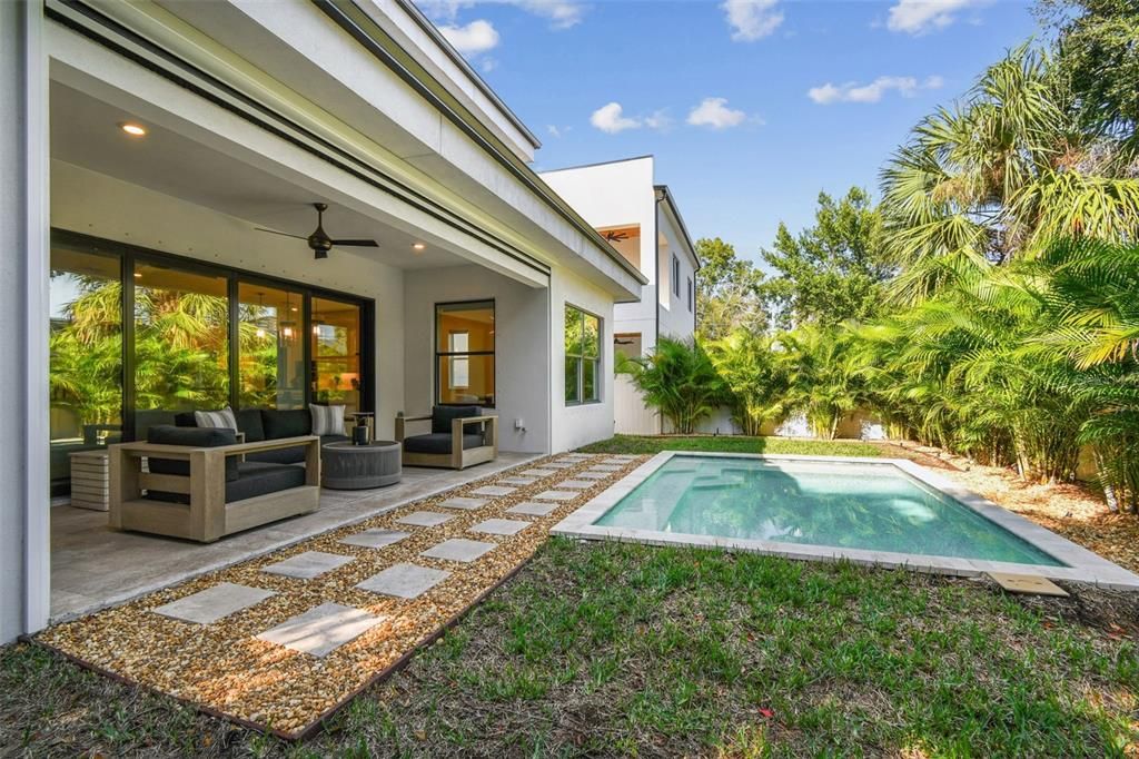 En Venta: $1,365,000 (4 camas, 3 baños, 2780 Pies cuadrados)