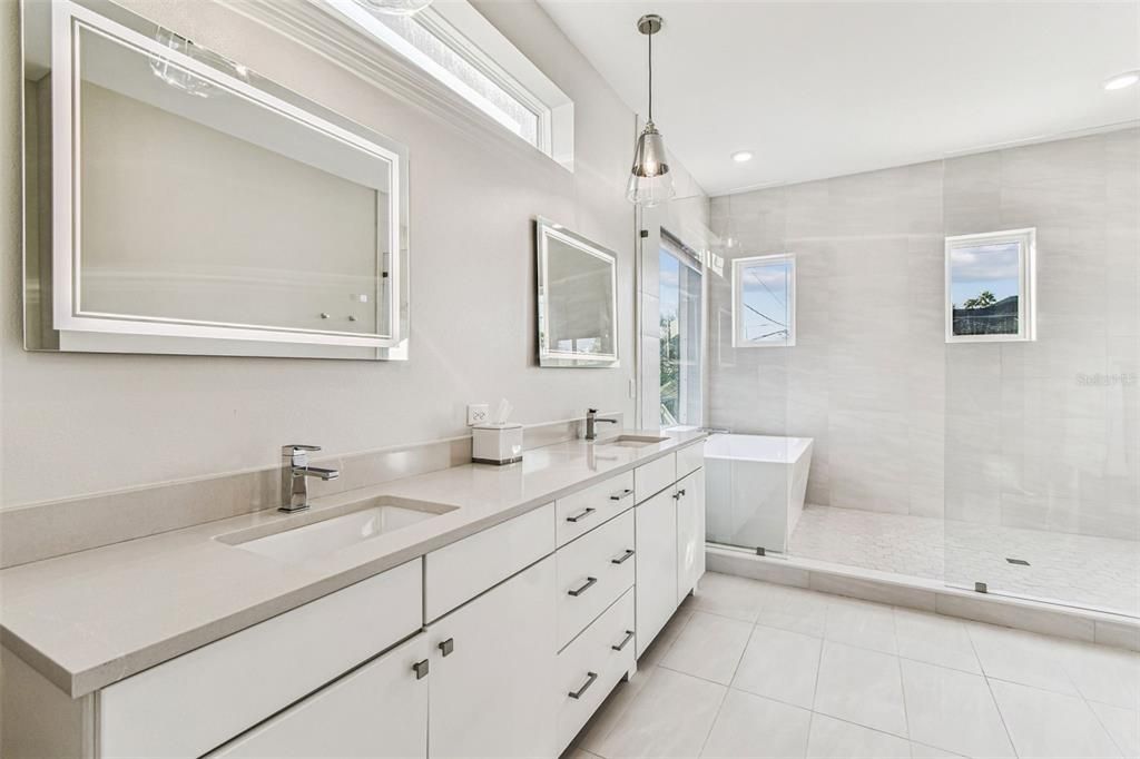 En Venta: $1,365,000 (4 camas, 3 baños, 2780 Pies cuadrados)