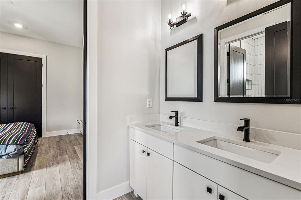 En Venta: $1,365,000 (4 camas, 3 baños, 2780 Pies cuadrados)