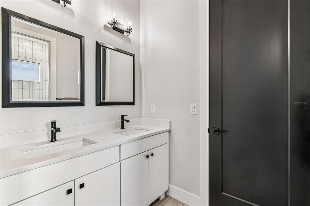 En Venta: $1,365,000 (4 camas, 3 baños, 2780 Pies cuadrados)